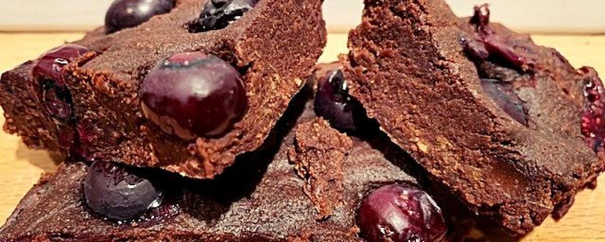 Brownie brez moke in sladkorja